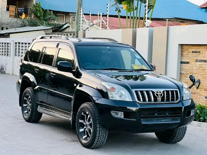 wauzaji wa Toyota land cruiser Prado